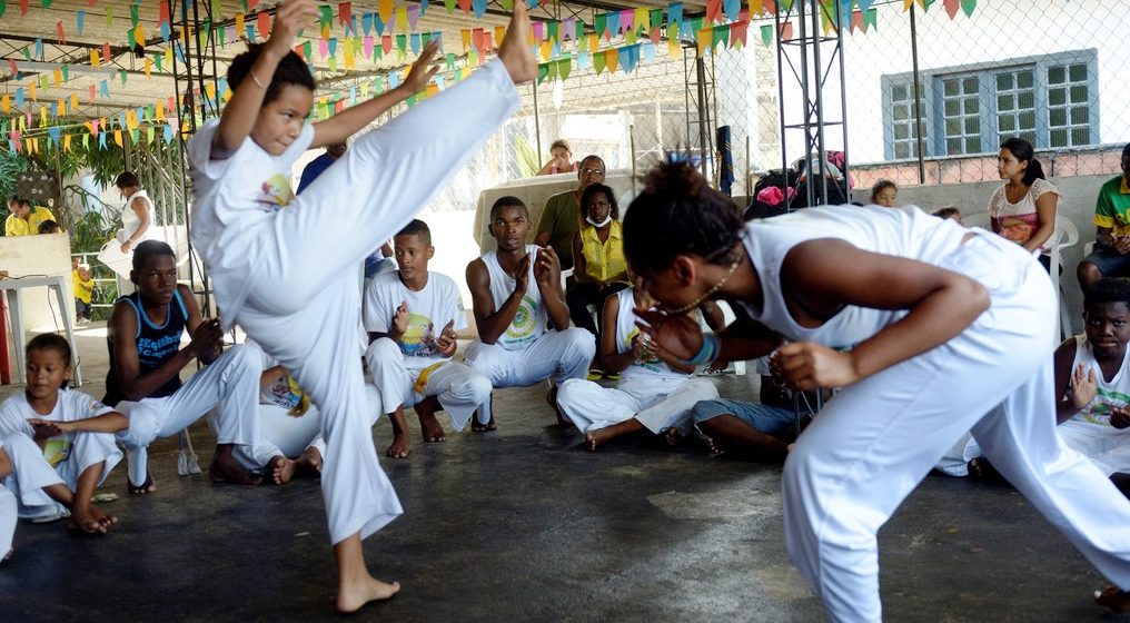Capoeira-Unterricht, Projekt "Raizes Locais" (dt.: "Lokale Wurzeln") in Duque de Caxias nahe Rio de Janeiro, Brasilien; Foto: Florian Kopp